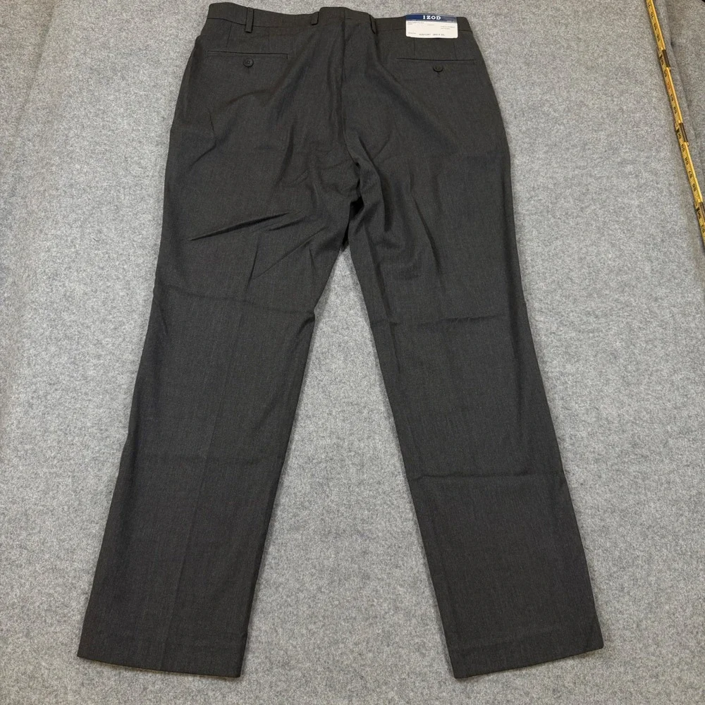 IZOD Mens Charcoal Grey Isaac 2 Piece Suit 42S 36W x 30L Wrinkle Resistant NEW